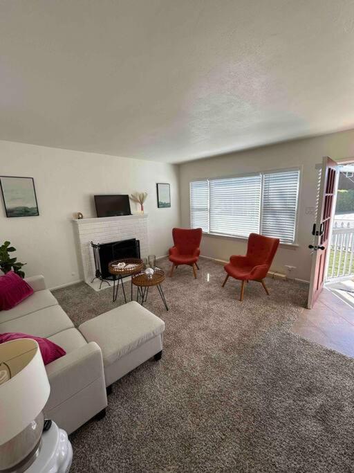 Entire Home By Newport Beach, Disneyland And Sna! Costa Mesa Exterior photo